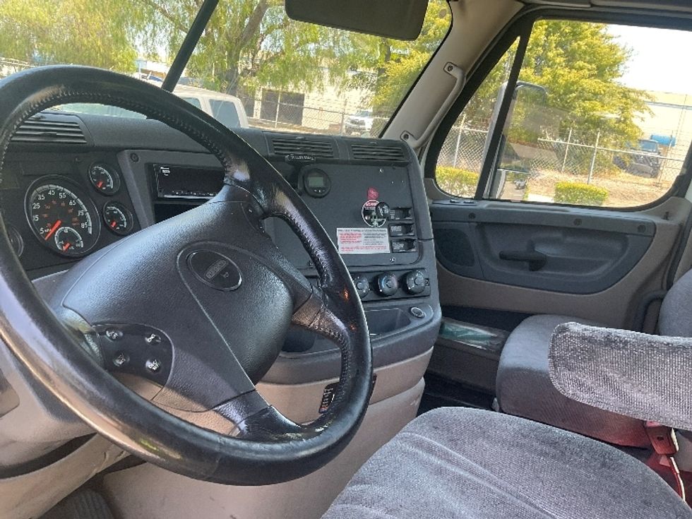 2018 Freightliner Cascadia 125" Sleeper Cab photo 10