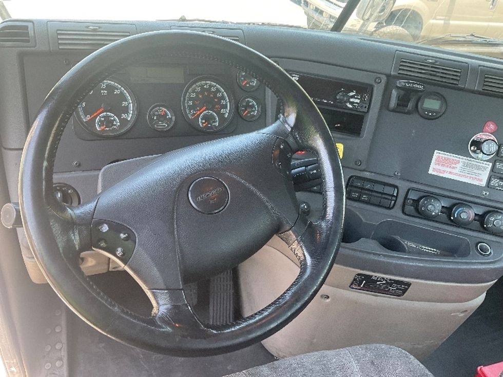 2018 Freightliner Cascadia 125" Sleeper Cab photo 11
