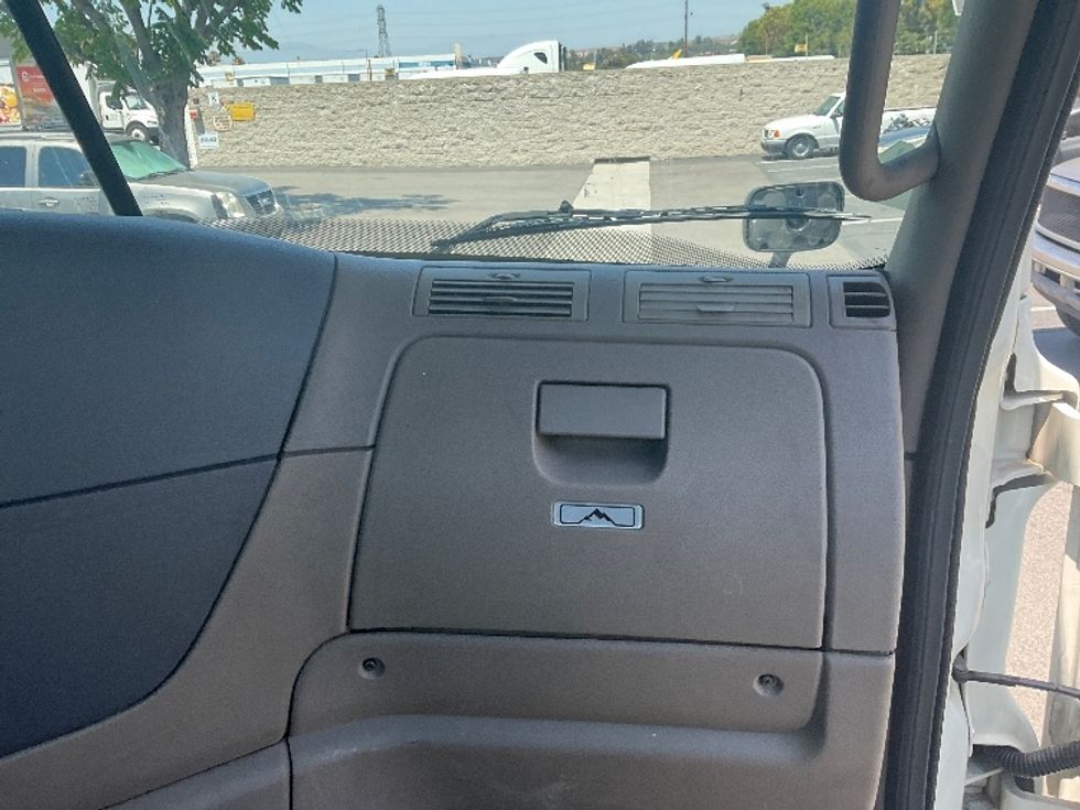 2018 Freightliner Cascadia 125" Sleeper Cab photo 13