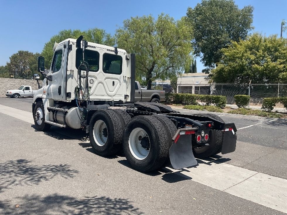 2018 Freightliner Cascadia 125" Sleeper Cab photo 5