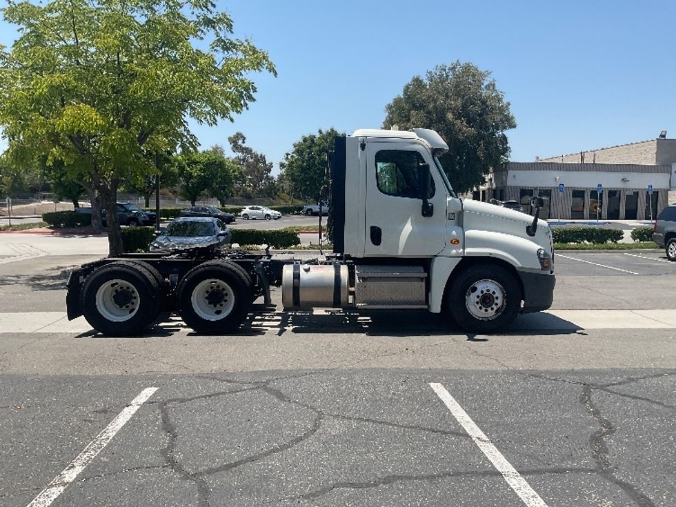 2018 Freightliner Cascadia 125" Sleeper Cab photo 8