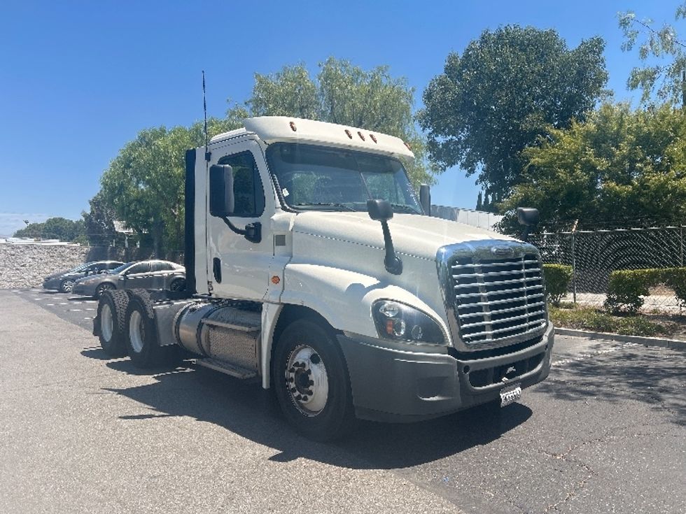 Day Cab Tractor-Heavy Duty Tractors-Freightliner-2018-Cascadia 12564ST-City Of Industry-CA-167,761\n\t\tmiles-$ 50,750 - Image 1