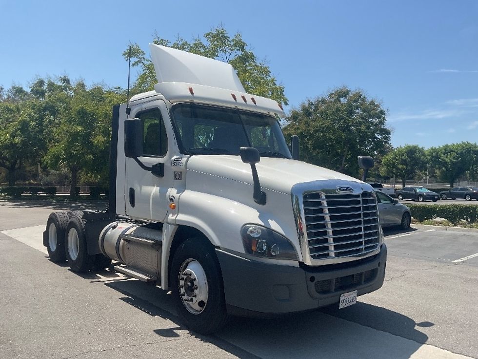 Day Cab Tractor-Heavy Duty Tractors-Freightliner-2018-Cascadia 12564ST-City Of Industry-CA-192,244\n\t\tmiles-$ 50,750 - Image 1