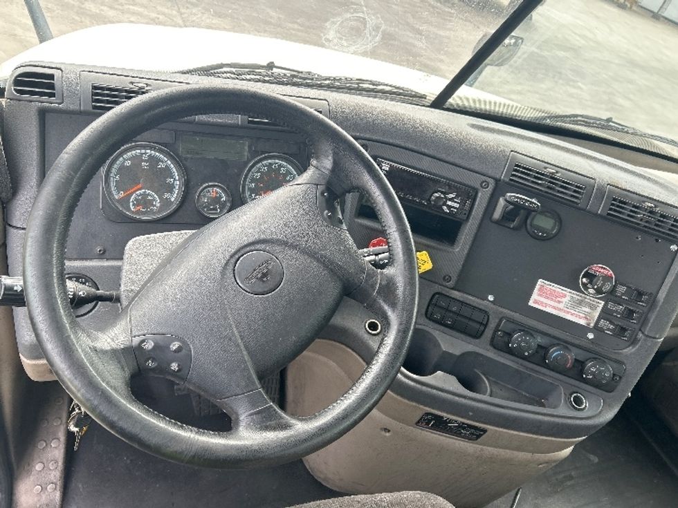 Day Cab Tractor-Heavy Duty Tractors-Freightliner-2018-Cascadia 12564ST-City Of Industry-CA-192,244\n\t\tmiles-$ 50,750 - Image 10