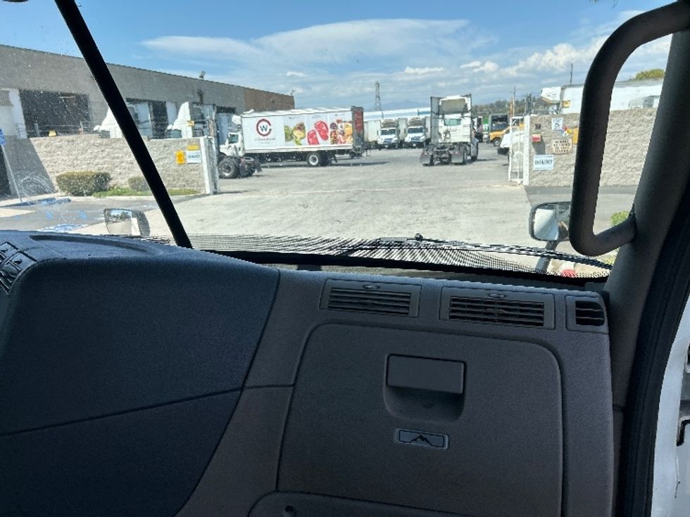 Day Cab Tractor-Heavy Duty Tractors-Freightliner-2018-Cascadia 12564ST-City Of Industry-CA-192,244\n\t\tmiles-$ 50,750 - Image 12