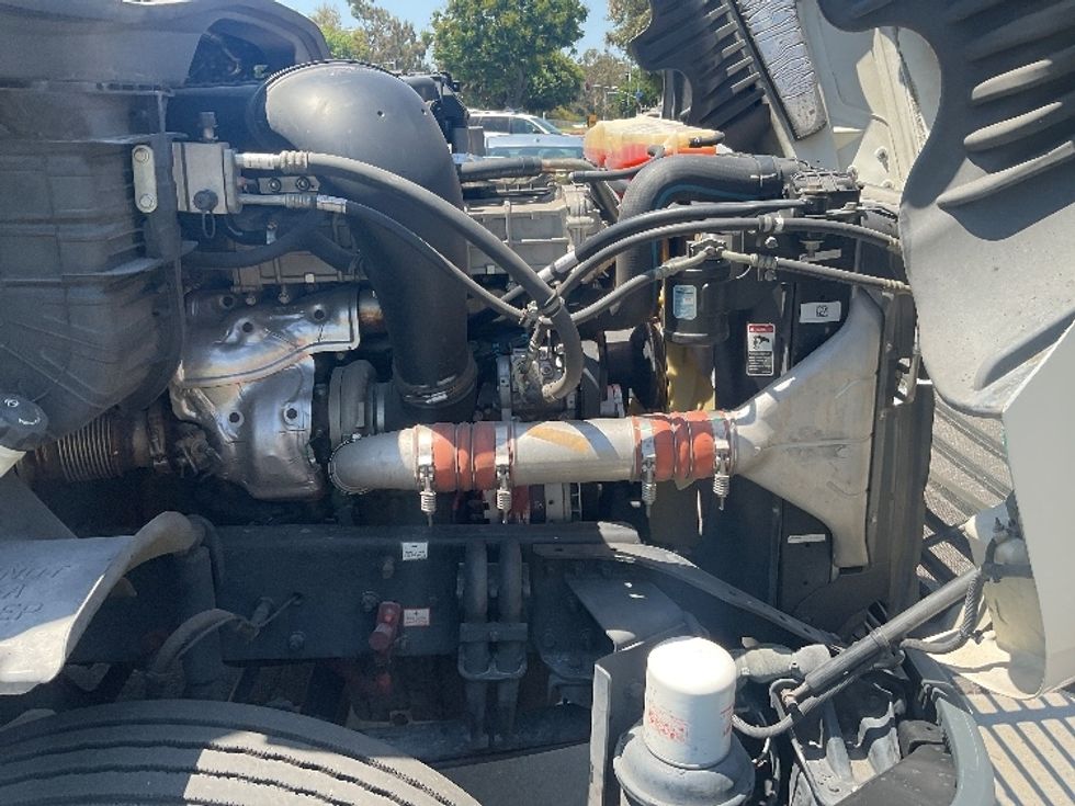 Day Cab Tractor-Heavy Duty Tractors-Freightliner-2018-Cascadia 12564ST-City Of Industry-CA-192,244\n\t\tmiles-$ 50,750 - Image 14