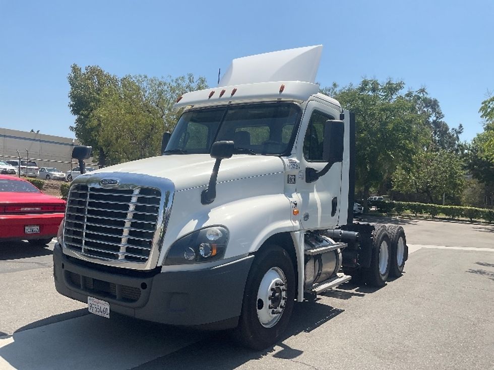 Day Cab Tractor-Heavy Duty Tractors-Freightliner-2018-Cascadia 12564ST-City Of Industry-CA-192,244\n\t\tmiles-$ 50,750 - Image 3