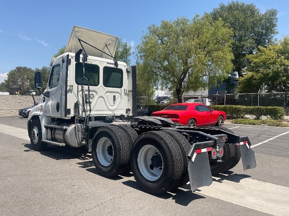 Day Cab Tractor-Heavy Duty Tractors-Freightliner-2018-Cascadia 12564ST-City Of Industry-CA-192,244\n\t\tmiles-$ 50,750 - Image 5