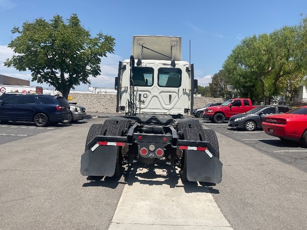 Day Cab Tractor-Heavy Duty Tractors-Freightliner-2018-Cascadia 12564ST-City Of Industry-CA-192,244\n\t\tmiles-$ 50,750 - Image 6