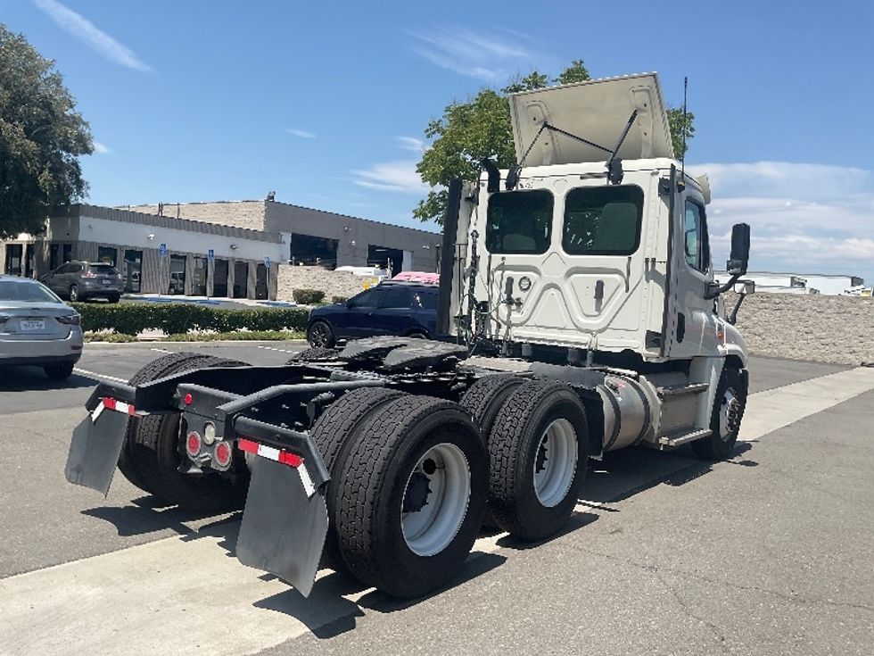 Day Cab Tractor-Heavy Duty Tractors-Freightliner-2018-Cascadia 12564ST-City Of Industry-CA-192,244\n\t\tmiles-$ 50,750 - Image 7