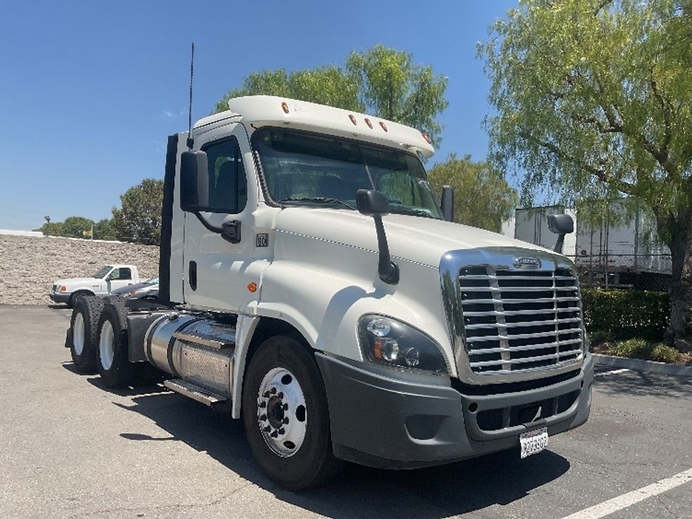 Day Cab Tractor-Heavy Duty Tractors-Freightliner-2018-Cascadia 12564ST-City Of Industry-CA-201,731\n\t\tmiles-$ 50,250 - Image 1