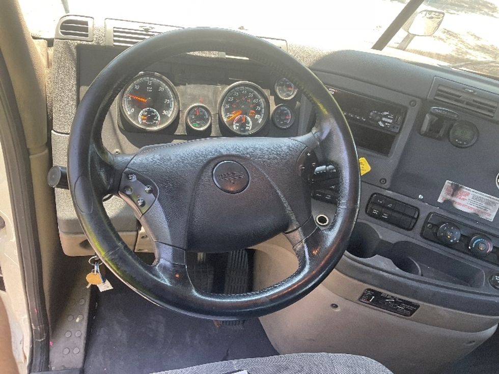 Day Cab Tractor-Heavy Duty Tractors-Freightliner-2018-Cascadia 12564ST-City Of Industry-CA-201,731\n\t\tmiles-$ 50,250 - Image 11