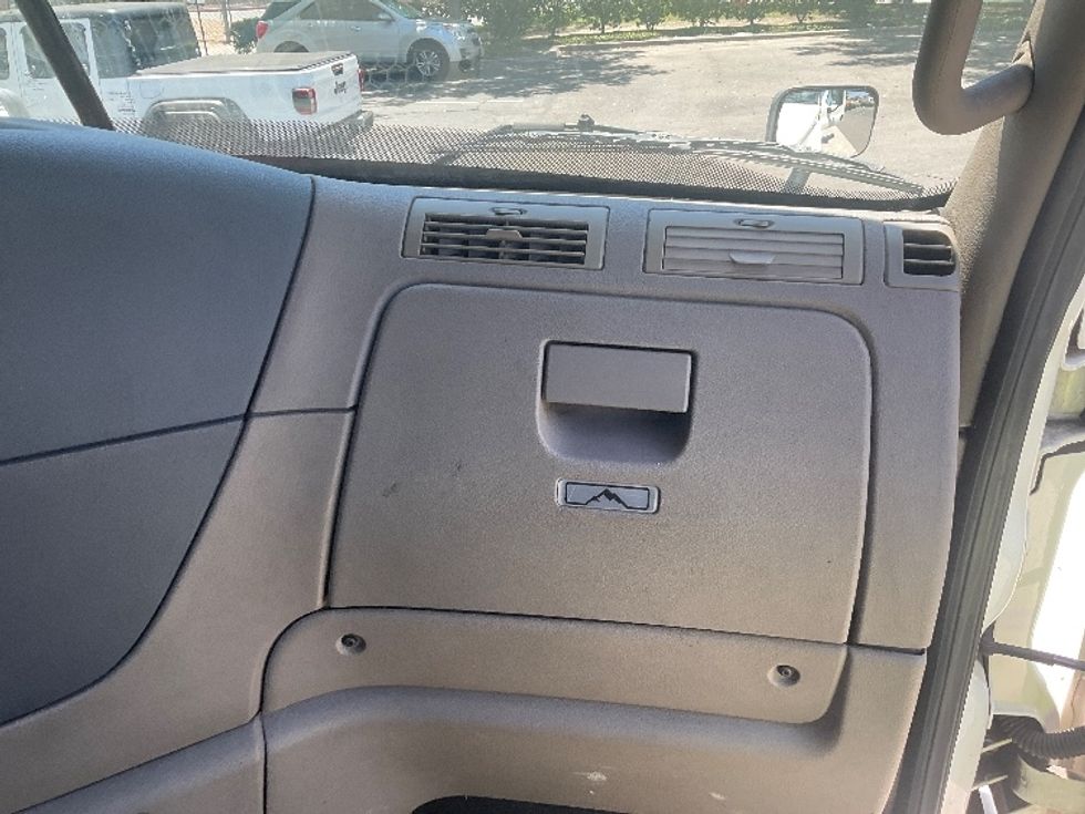 Day Cab Tractor-Heavy Duty Tractors-Freightliner-2018-Cascadia 12564ST-City Of Industry-CA-201,731\n\t\tmiles-$ 50,250 - Image 13