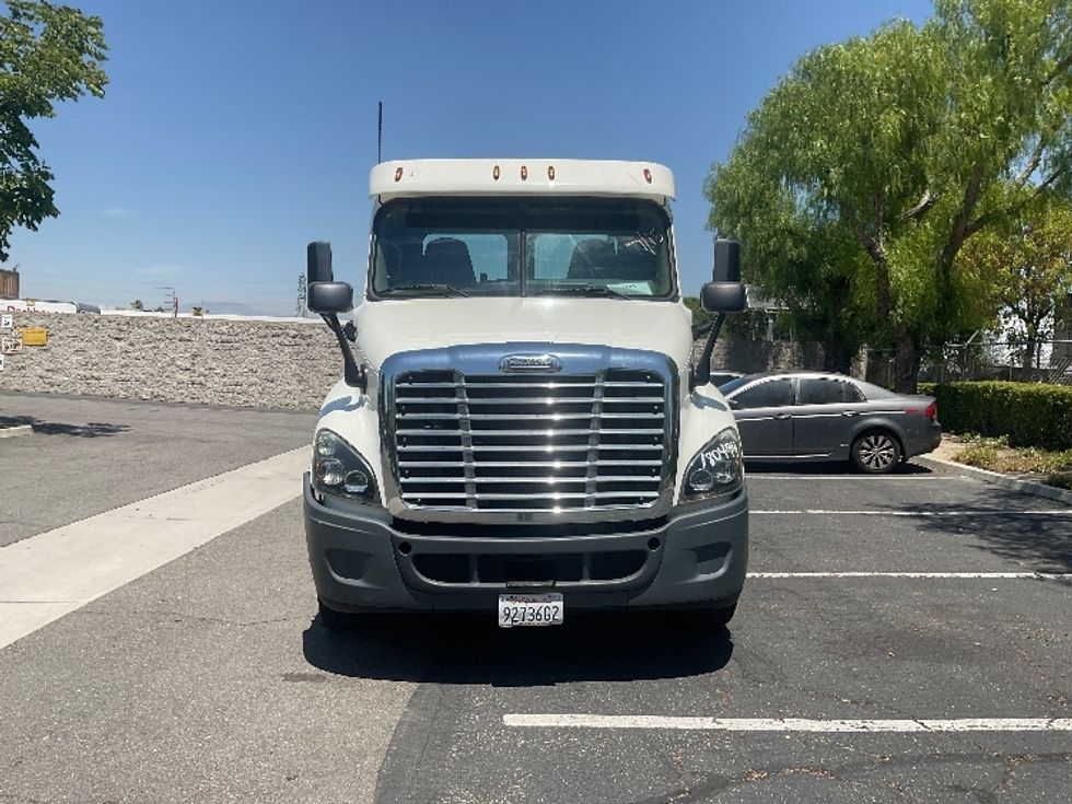 Day Cab Tractor-Heavy Duty Tractors-Freightliner-2018-Cascadia 12564ST-City Of Industry-CA-201,731\n\t\tmiles-$ 50,250 - Image 2