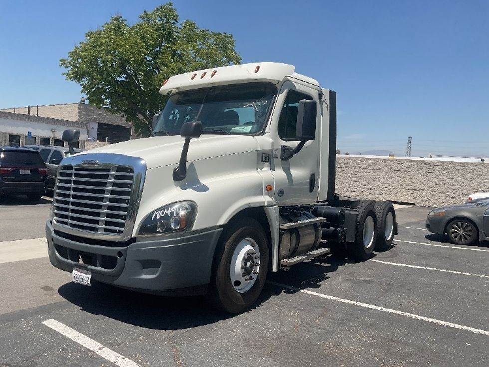Day Cab Tractor-Heavy Duty Tractors-Freightliner-2018-Cascadia 12564ST-City Of Industry-CA-201,731\n\t\tmiles-$ 50,250 - Image 3
