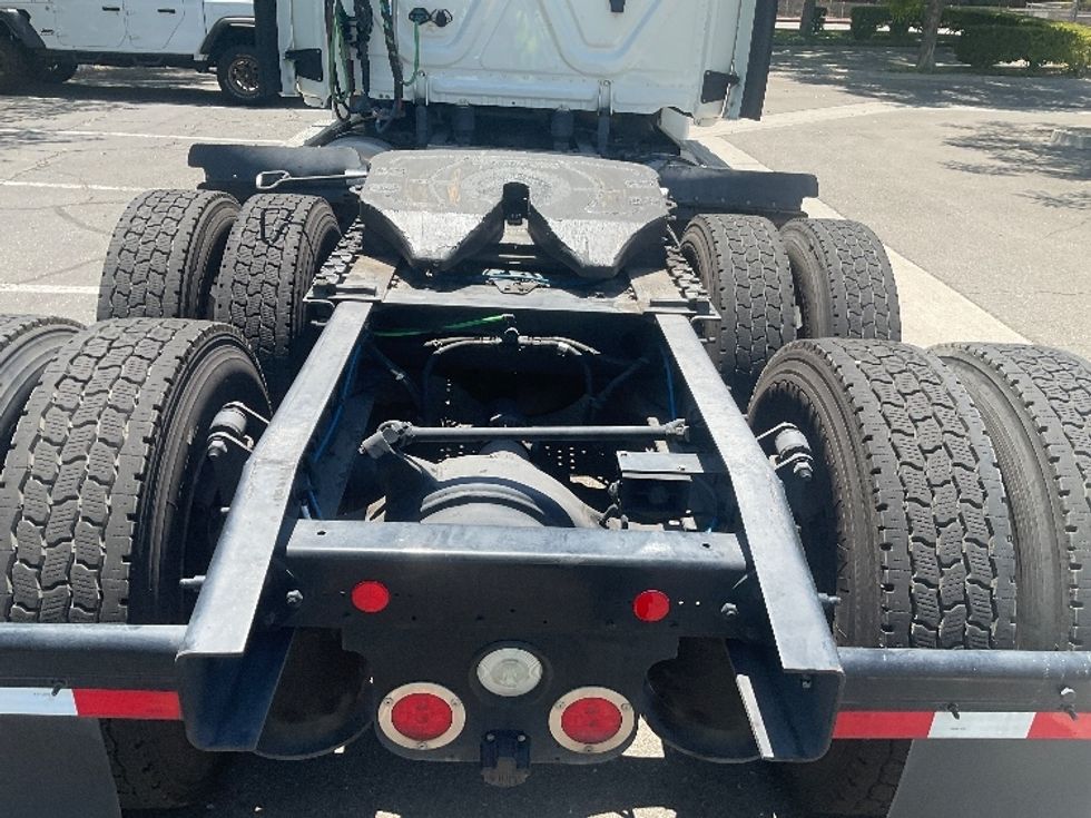 Day Cab Tractor-Heavy Duty Tractors-Freightliner-2018-Cascadia 12564ST-City Of Industry-CA-201,731\n\t\tmiles-$ 50,250 - Image 6