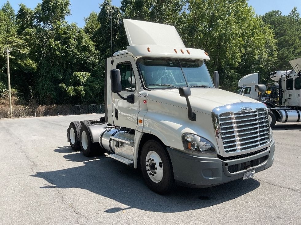 Day Cab Tractor-Heavy Duty Tractors-Freightliner-2018-Cascadia 12564ST-Cleveland-TN-535,892\n\t\tmiles-$ 36,000 - Image 1