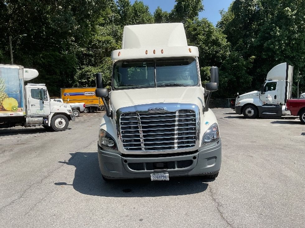 Day Cab Tractor-Heavy Duty Tractors-Freightliner-2018-Cascadia 12564ST-Cleveland-TN-535,892\n\t\tmiles-$ 36,000 - Image 2