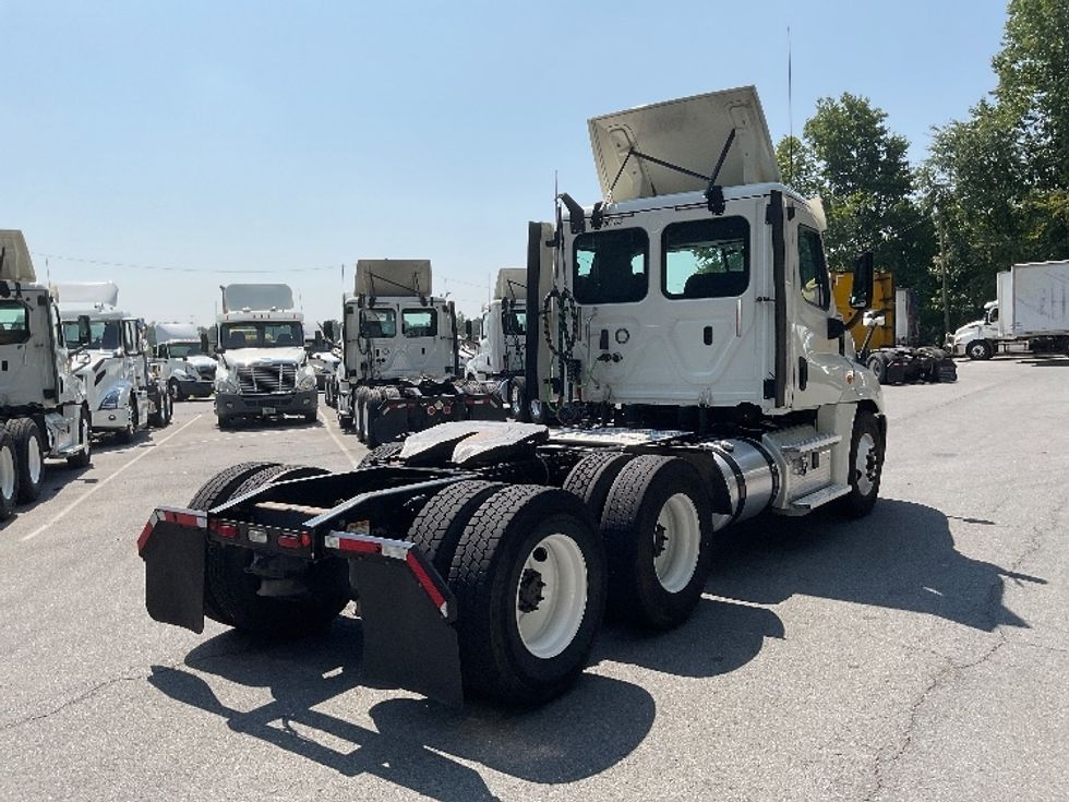 Day Cab Tractor-Heavy Duty Tractors-Freightliner-2018-Cascadia 12564ST-Cleveland-TN-535,892\n\t\tmiles-$ 36,000 - Image 7