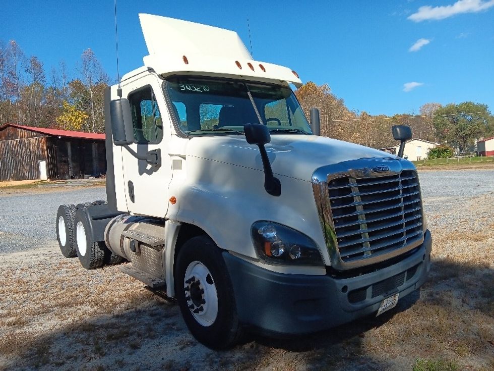 Day Cab Tractor-Heavy Duty Tractors-Freightliner-2018-Cascadia 12564ST-Cleveland-TN-556,335\n\t\tmiles-$ 34,000 - Image 1
