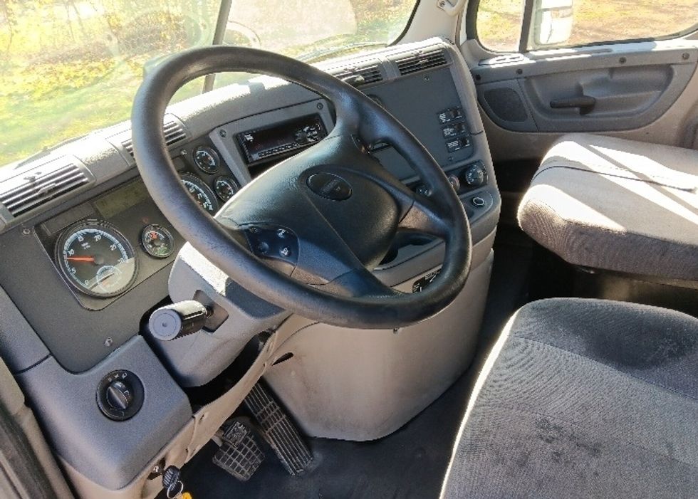 Day Cab Tractor-Heavy Duty Tractors-Freightliner-2018-Cascadia 12564ST-Cleveland-TN-556,335\n\t\tmiles-$ 34,000 - Image 10