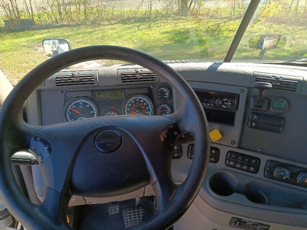 Day Cab Tractor-Heavy Duty Tractors-Freightliner-2018-Cascadia 12564ST-Cleveland-TN-556,335\n\t\tmiles-$ 34,000 - Image 11