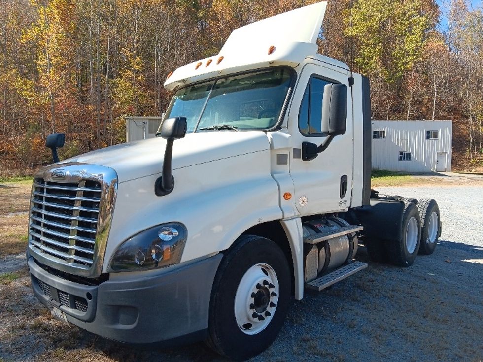 Day Cab Tractor-Heavy Duty Tractors-Freightliner-2018-Cascadia 12564ST-Cleveland-TN-556,335\n\t\tmiles-$ 34,000 - Image 3