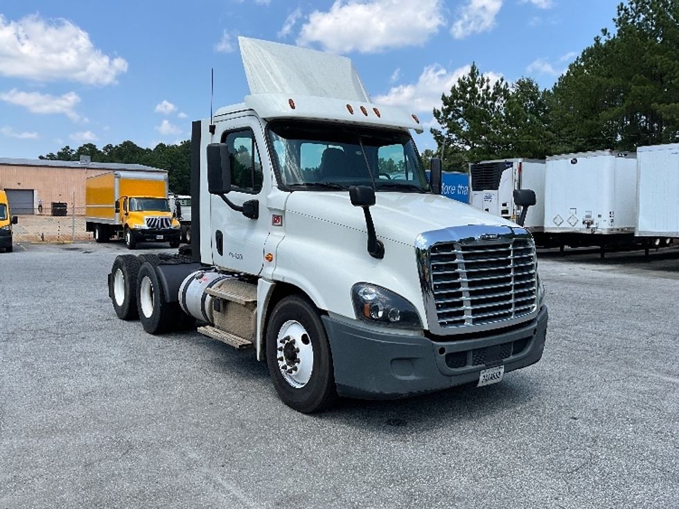 Day Cab Tractor-Heavy Duty Tractors-Freightliner-2018-Cascadia 12564ST-Columbus-GA-460,278\n\t\tmiles-$ 41,750 - Image 1
