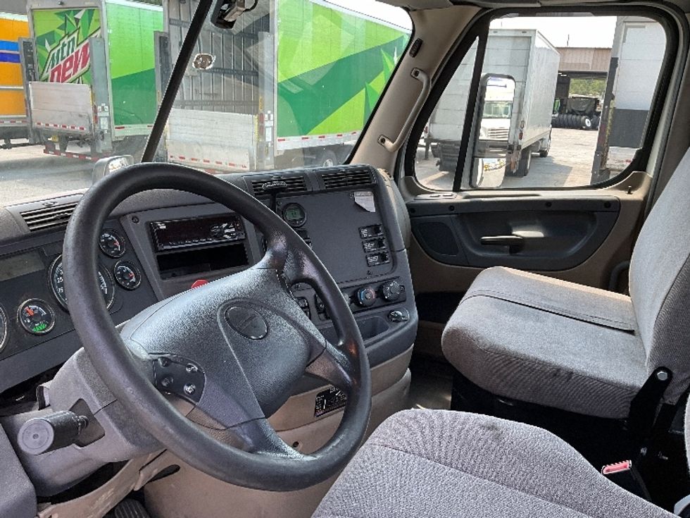 Day Cab Tractor-Heavy Duty Tractors-Freightliner-2018-Cascadia 12564ST-Columbus-GA-460,278\n\t\tmiles-$ 41,750 - Image 10