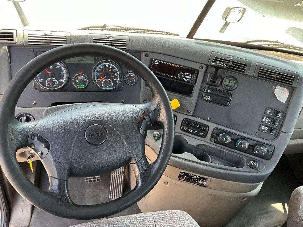 Day Cab Tractor-Heavy Duty Tractors-Freightliner-2018-Cascadia 12564ST-Columbus-GA-460,278\n\t\tmiles-$ 41,750 - Image 11