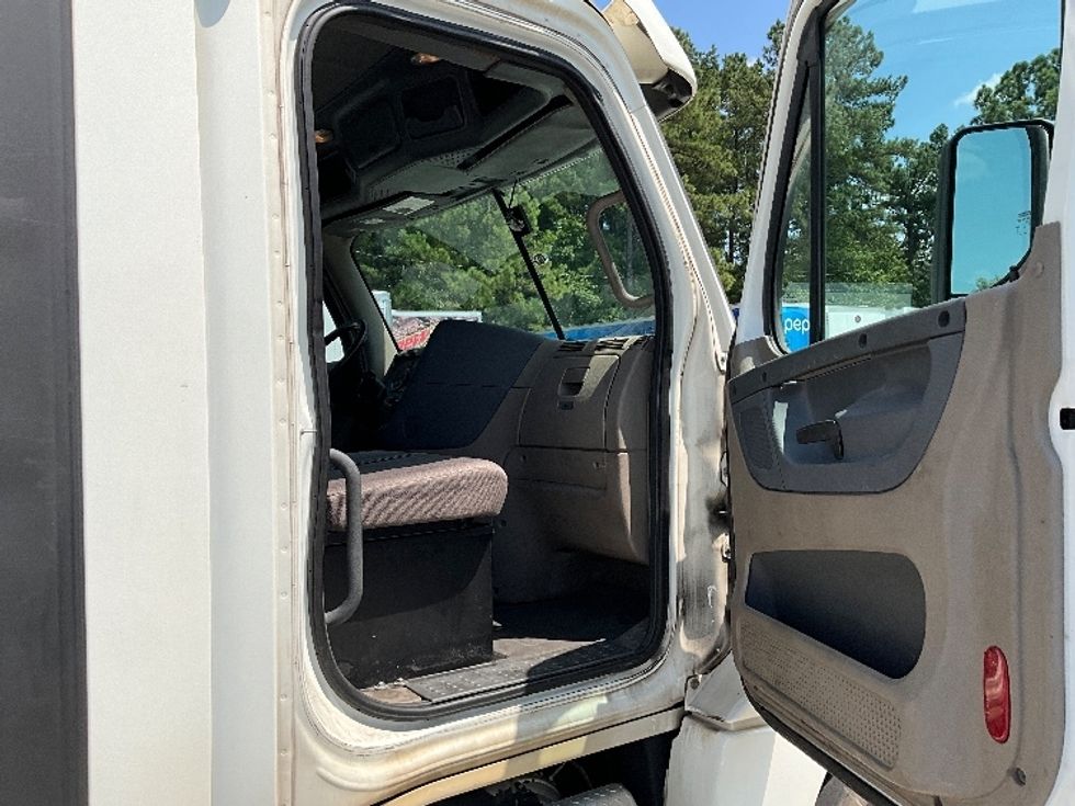 Day Cab Tractor-Heavy Duty Tractors-Freightliner-2018-Cascadia 12564ST-Columbus-GA-460,278\n\t\tmiles-$ 41,750 - Image 12