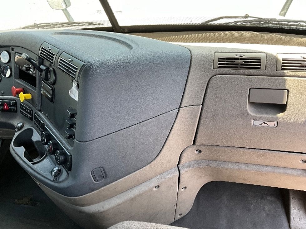 Day Cab Tractor-Heavy Duty Tractors-Freightliner-2018-Cascadia 12564ST-Columbus-GA-460,278\n\t\tmiles-$ 41,750 - Image 13