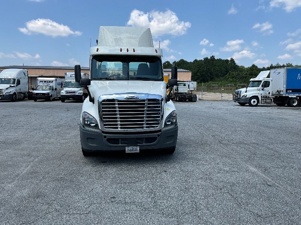 Day Cab Tractor-Heavy Duty Tractors-Freightliner-2018-Cascadia 12564ST-Columbus-GA-460,278\n\t\tmiles-$ 41,750 - Image 2