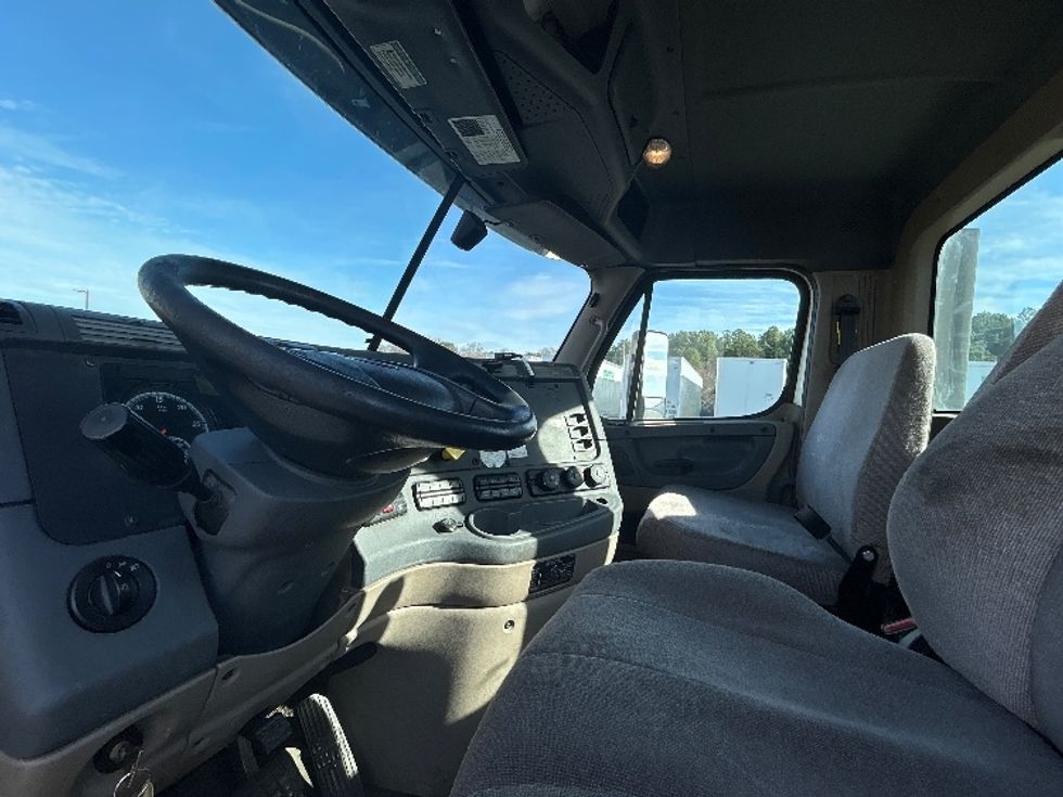 Day Cab Tractor-Heavy Duty Tractors-Freightliner-2018-Cascadia 12564ST-Concord-NC-479,461\n\t\tmiles-$ 33,250 - Image 10