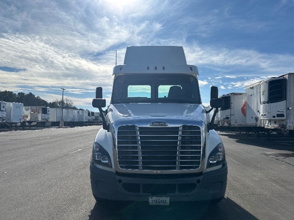Day Cab Tractor-Heavy Duty Tractors-Freightliner-2018-Cascadia 12564ST-Concord-NC-479,461\n\t\tmiles-$ 33,250 - Image 2