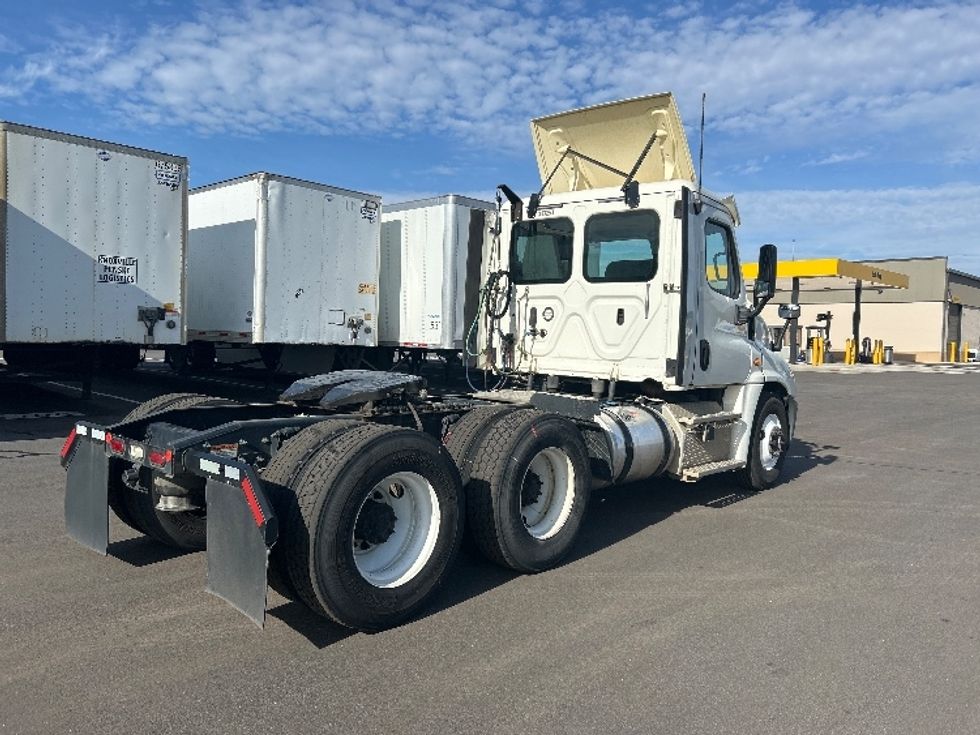 Day Cab Tractor-Heavy Duty Tractors-Freightliner-2018-Cascadia 12564ST-Concord-NC-479,461\n\t\tmiles-$ 33,250 - Image 7