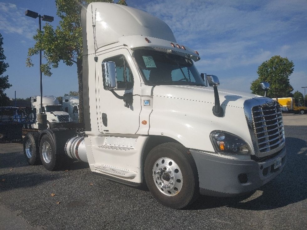 Day Cab Tractor-Heavy Duty Tractors-Freightliner-2018-Cascadia 12564ST-Concord-NC-531,700\n\t\tmiles-$ 31,500 - Image 1