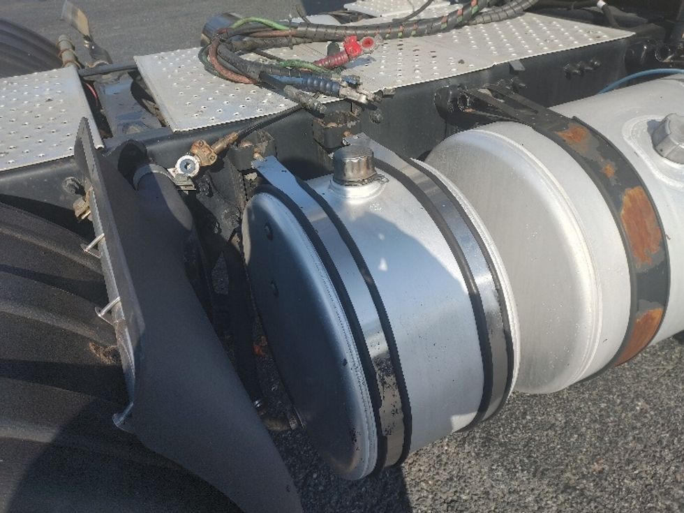 Day Cab Tractor-Heavy Duty Tractors-Freightliner-2018-Cascadia 12564ST-Concord-NC-531,700\n\t\tmiles-$ 31,500 - Image 17