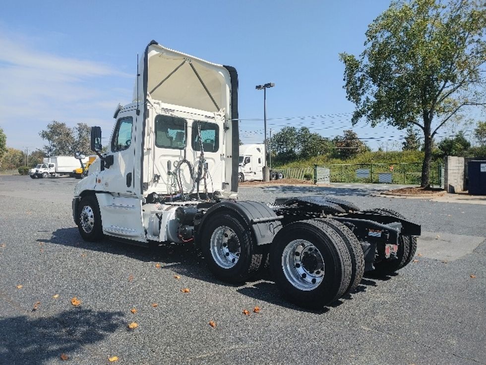 Day Cab Tractor-Heavy Duty Tractors-Freightliner-2018-Cascadia 12564ST-Concord-NC-531,700\n\t\tmiles-$ 31,500 - Image 5