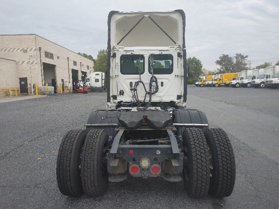 Day Cab Tractor-Heavy Duty Tractors-Freightliner-2018-Cascadia 12564ST-Concord-NC-531,700\n\t\tmiles-$ 31,500 - Image 6