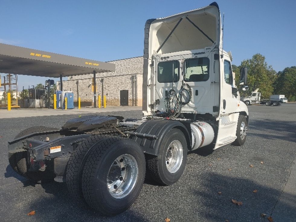 Day Cab Tractor-Heavy Duty Tractors-Freightliner-2018-Cascadia 12564ST-Concord-NC-531,700\n\t\tmiles-$ 31,500 - Image 7