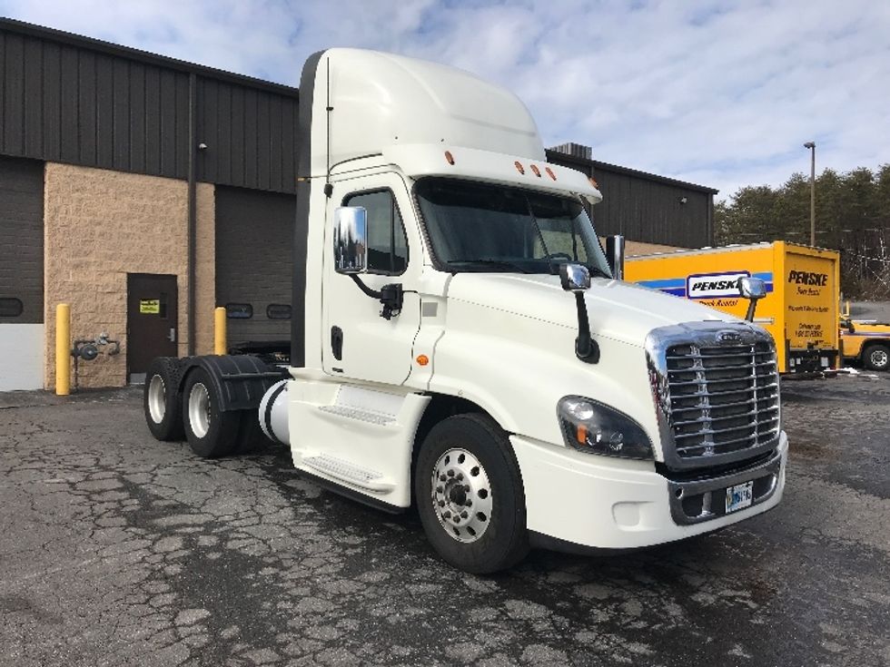 Day Cab Tractor-Heavy Duty Tractors-Freightliner-2018-Cascadia 12564ST-Concord-NC-578,469\n\t\tmiles-$ 32,000 - Image 1