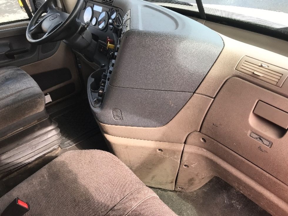 Day Cab Tractor-Heavy Duty Tractors-Freightliner-2018-Cascadia 12564ST-Concord-NC-578,469\n\t\tmiles-$ 32,000 - Image 12