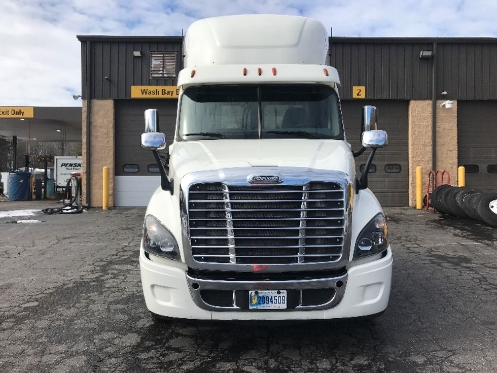 Day Cab Tractor-Heavy Duty Tractors-Freightliner-2018-Cascadia 12564ST-Concord-NC-578,469\n\t\tmiles-$ 32,000 - Image 2