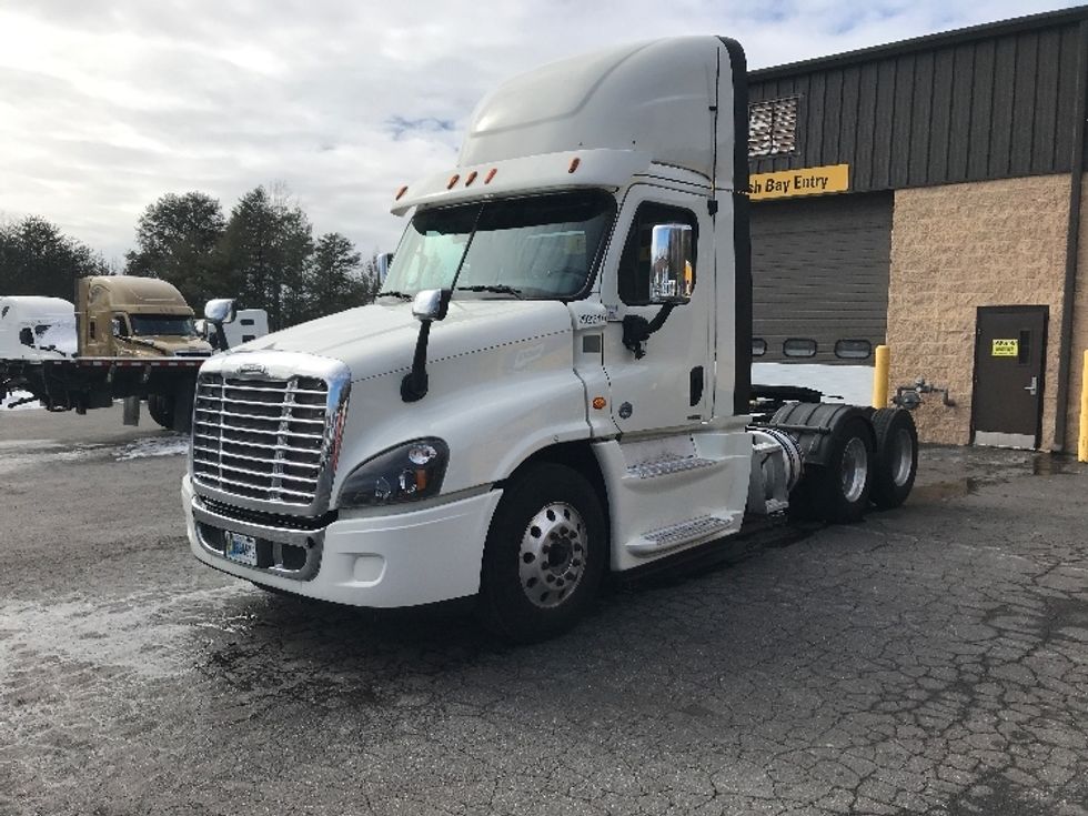 Day Cab Tractor-Heavy Duty Tractors-Freightliner-2018-Cascadia 12564ST-Concord-NC-578,469\n\t\tmiles-$ 32,000 - Image 3