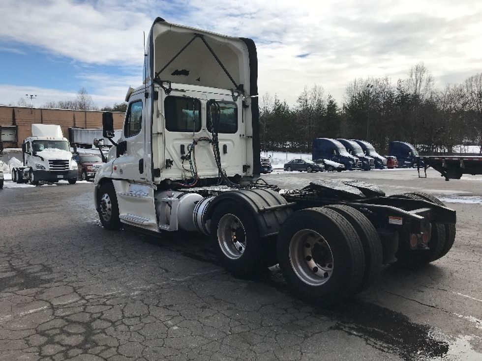 Day Cab Tractor-Heavy Duty Tractors-Freightliner-2018-Cascadia 12564ST-Concord-NC-578,469\n\t\tmiles-$ 32,000 - Image 5