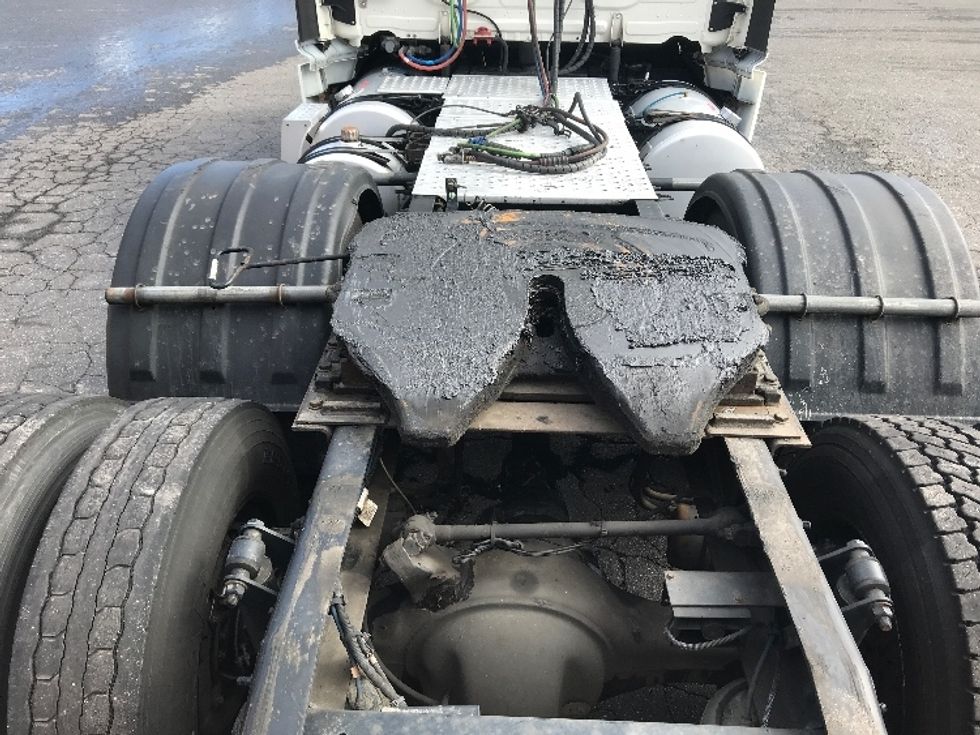 Day Cab Tractor-Heavy Duty Tractors-Freightliner-2018-Cascadia 12564ST-Concord-NC-578,469\n\t\tmiles-$ 32,000 - Image 6