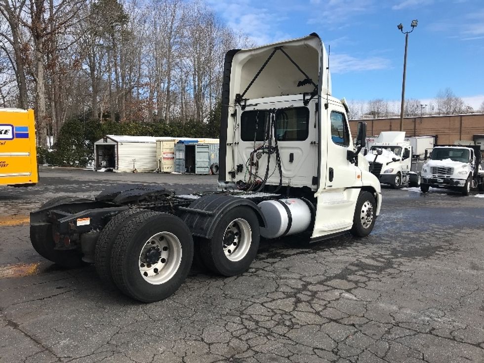 Day Cab Tractor-Heavy Duty Tractors-Freightliner-2018-Cascadia 12564ST-Concord-NC-578,469\n\t\tmiles-$ 32,000 - Image 7