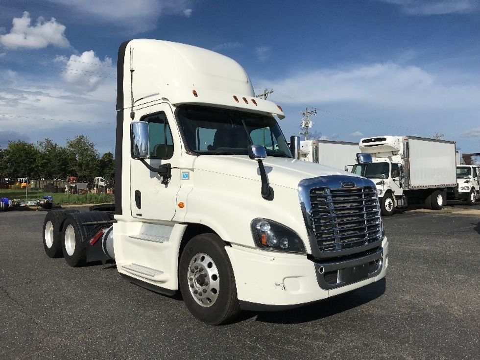 Day Cab Tractor-Heavy Duty Tractors-Freightliner-2018-Cascadia 12564ST-Concord-NC-705,690\n\t\tmiles-$ 22,250 - Image 1