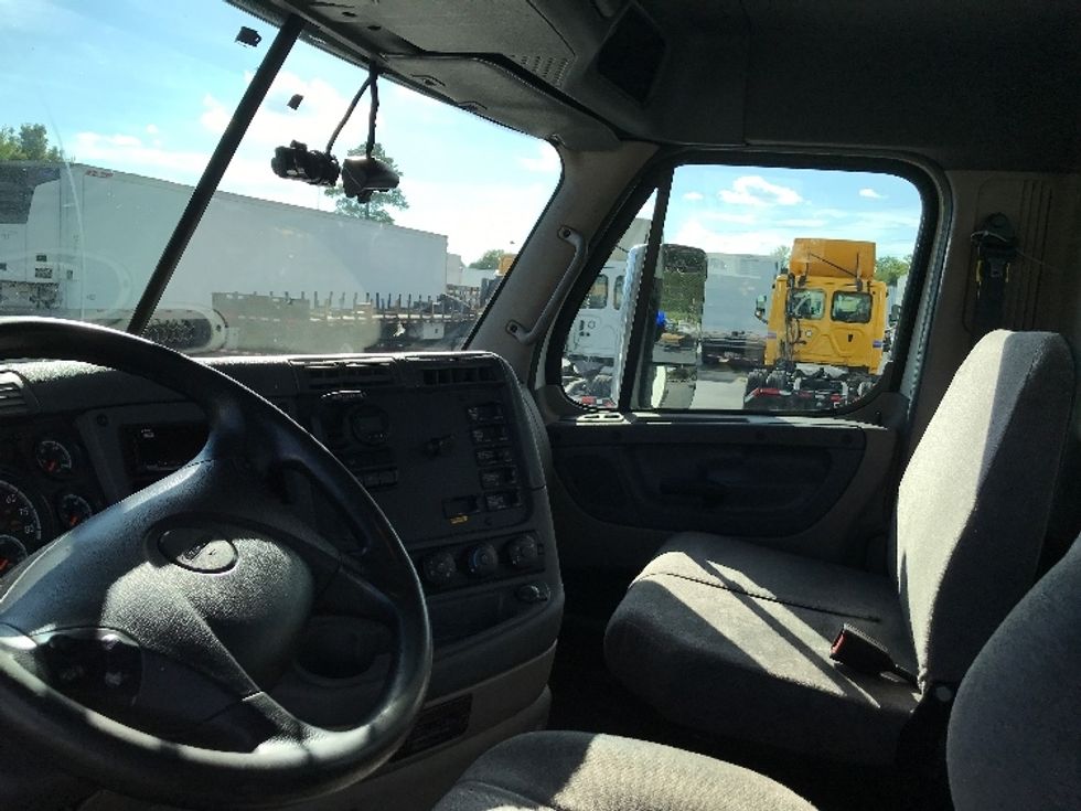 Day Cab Tractor-Heavy Duty Tractors-Freightliner-2018-Cascadia 12564ST-Concord-NC-705,690\n\t\tmiles-$ 22,250 - Image 10